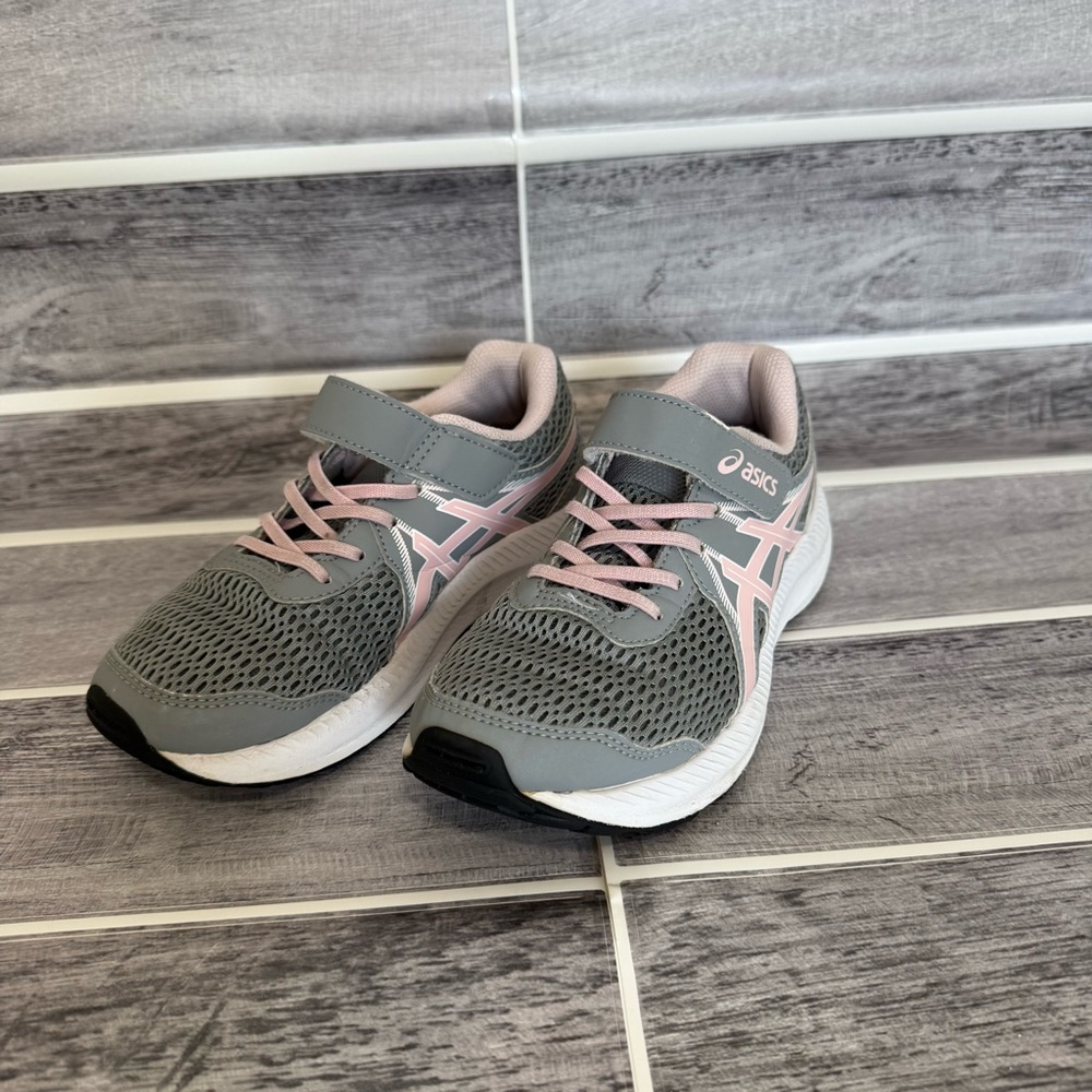 ASICS Kids' Sneakers in Gray and Pink